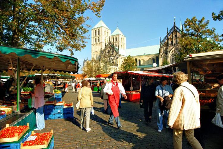 De weekmarkt bij de Dom in Münster: een van de mooiste in Duitsland