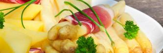 in duitsland worden asperges traditioneel met aardappelen, ham en boter gegeten