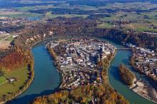 Het stadje Wasserburg wordt voor 7/8 door de rivier de Inn omsloten. 