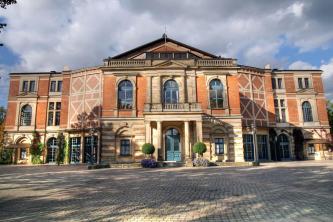 Het beroemde Festspielhaus in Bayreuth: hier is Wagner thuis