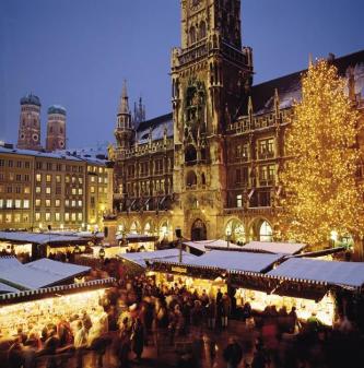 De kerstmarkt op de Marienplatz in Munchen. Leuke stedentrip tijdens de advent. 