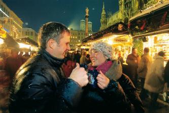 Lekker Gluhwein drinken op de kerstmarkt tijdens een stedentrip in Munchen